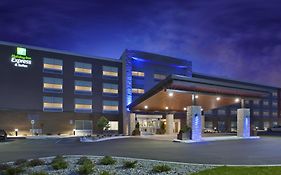 Holiday Inn Express & Suites Grand Rapids Airport